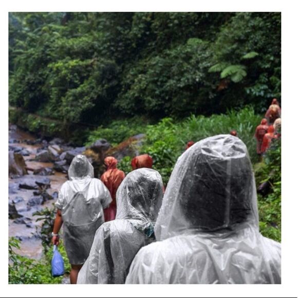 Reusable Rain poncho - Picture 2 of 2